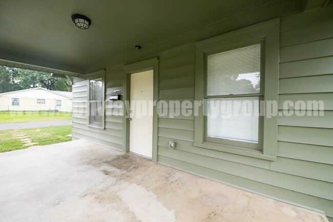 Building Photo - 1404 Clifton St