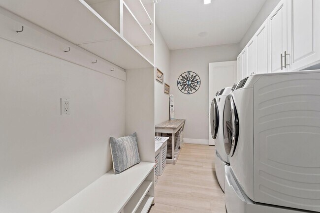 Building Photo - 12955 SW Kanner Hwy