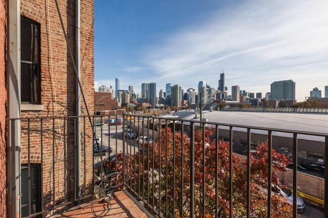 Building Photo - 2 bedroom in Chicago IL 60642