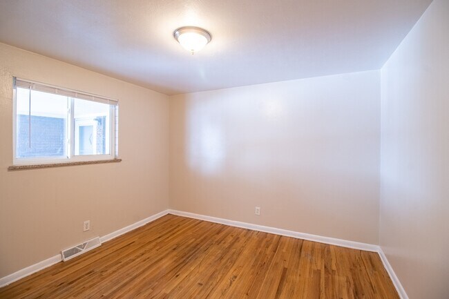 Building Photo - 1707 W 52nd Ave