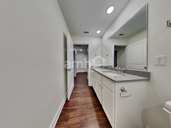 Building Photo - 60 Elcano Ln
