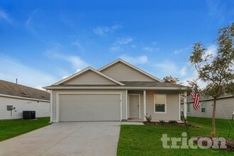 Building Photo - 1613 Parlier St