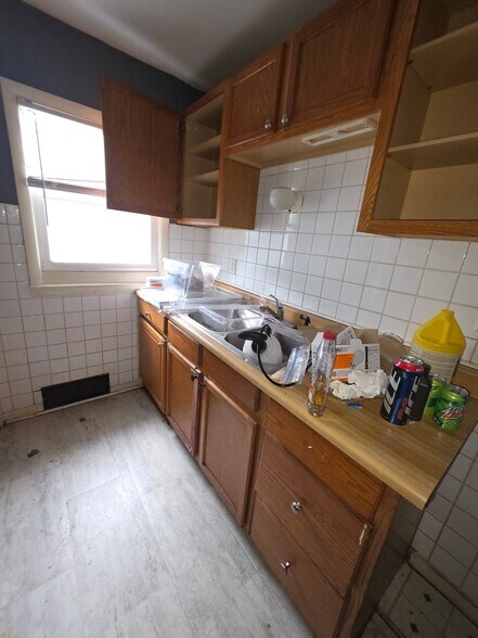 Building Photo - 1818 E Clay St