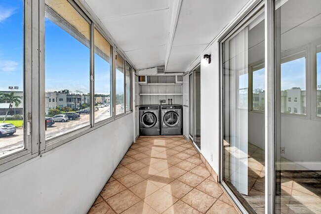 Building Photo - 365 Flanders Dr