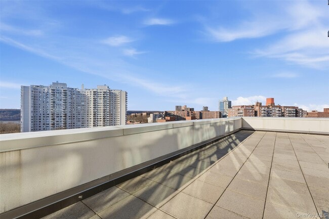 Building Photo - 3220 Arlington Ave