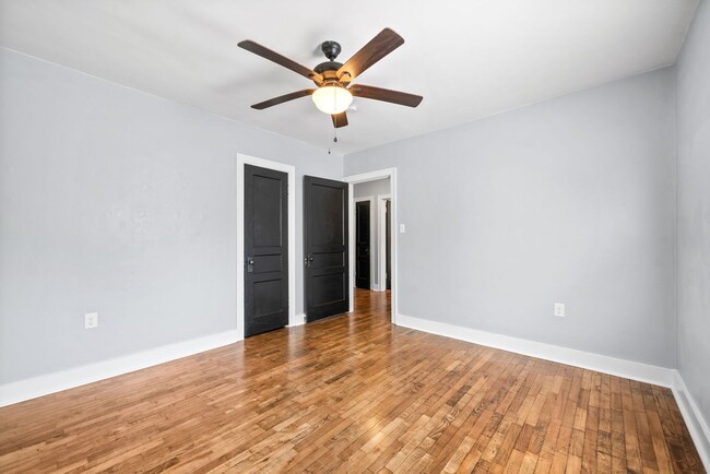 Building Photo - 2 Bedroom Home For Rent Near Madison Street!