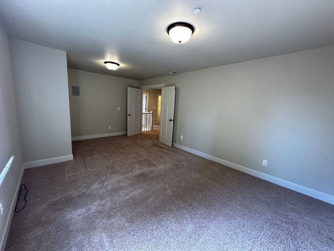 Building Photo - Beautiful 4-Bedroom Home in the Hills of W...