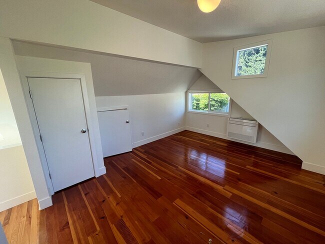 Building Photo - Custom Built 1Bd/ 1Ba home in Piedmont Neighborhood! ~ Skylight, Driveway Parking, Washer/Dryer! ...