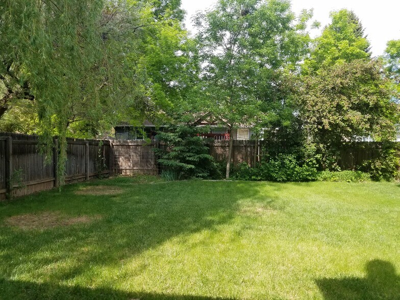 Building Photo - 2200 Sheffield Dr.