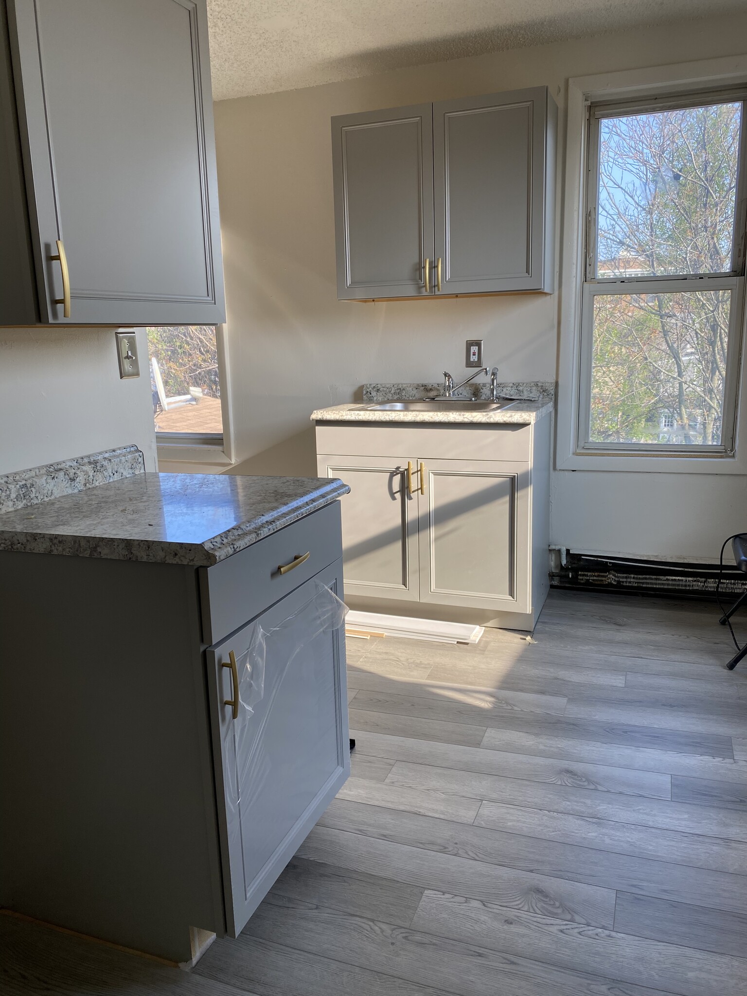 Unit 3Beautiful and cozy kitchen - 217 Hamilton Ave