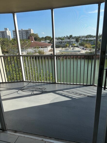 Balcony - 1750 NE 191st St