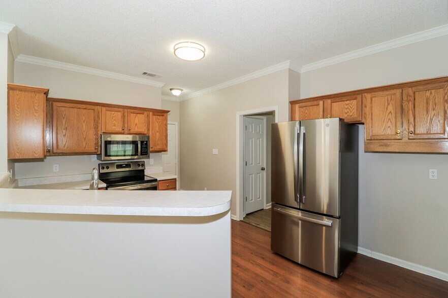 Building Photo - 10076 Woodland Grove Dr