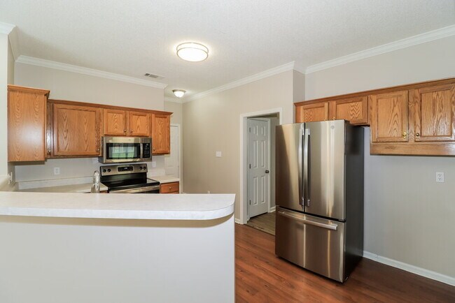 Building Photo - 10076 Woodland Grove Dr