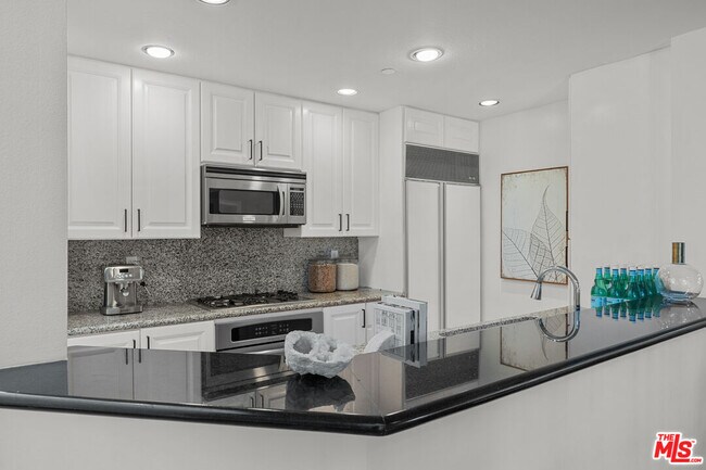 Building Photo - 12000 Goshen Ave