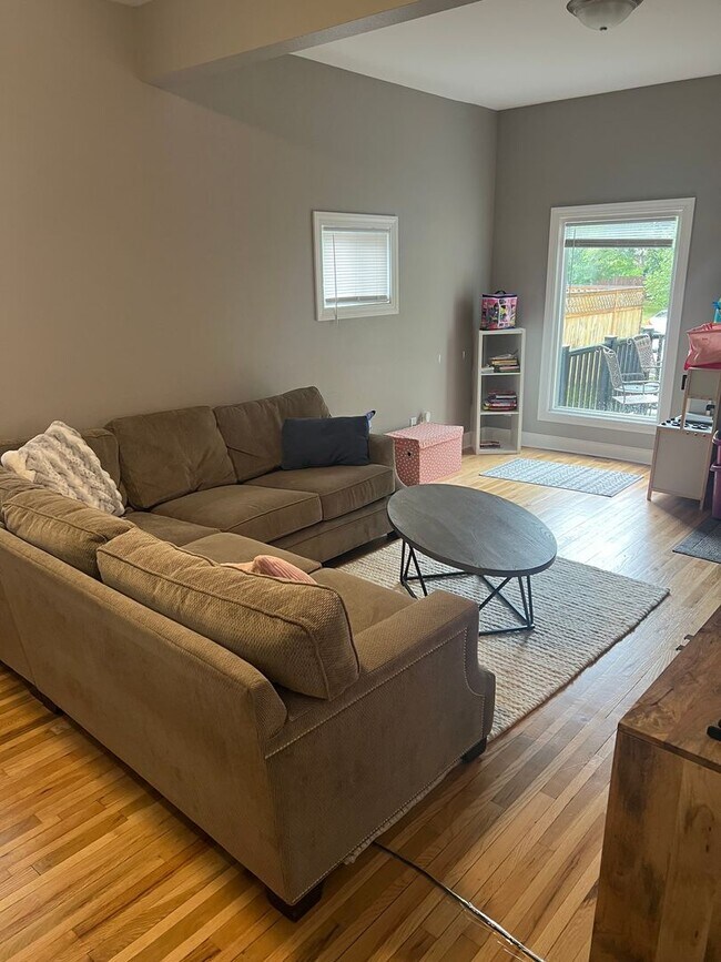 Building Photo - 205 8th Ave NW