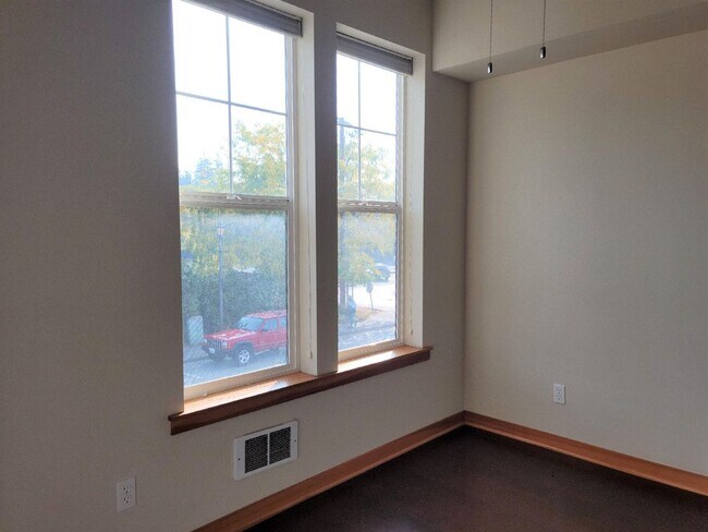 Building Photo - 19327 Gadwall Ln NE