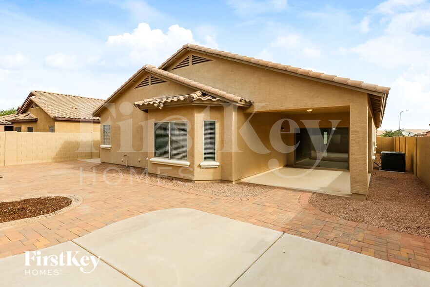 Building Photo - 5737 W Pedro Ln