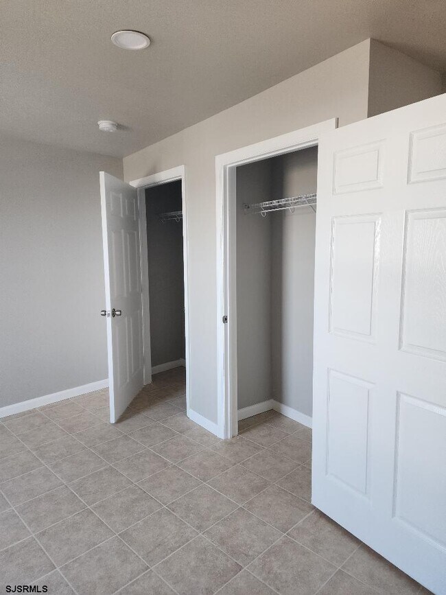 Building Photo - 118 S Main St