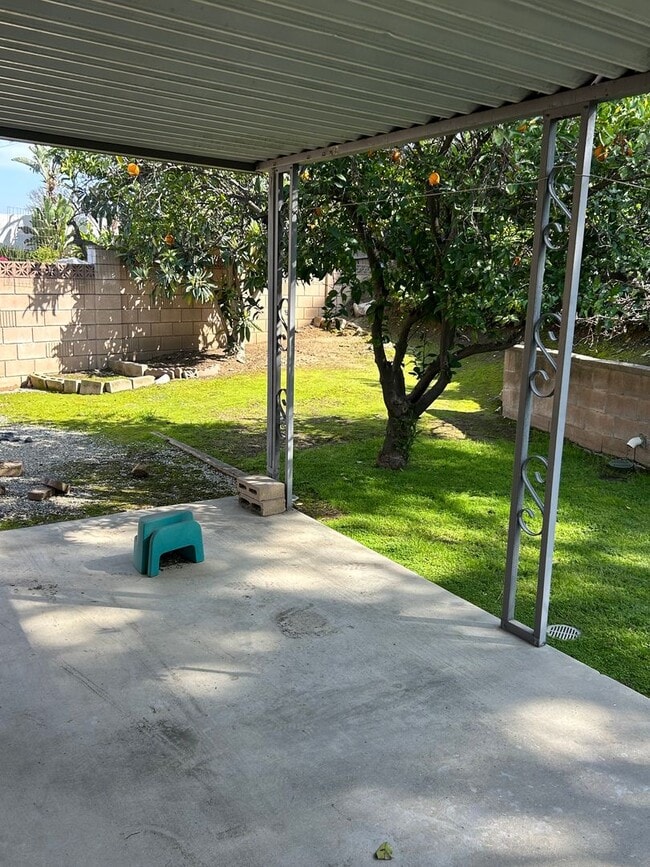 Building Photo - Charming Home with Sunroom & Spacious Backyard in Glendora