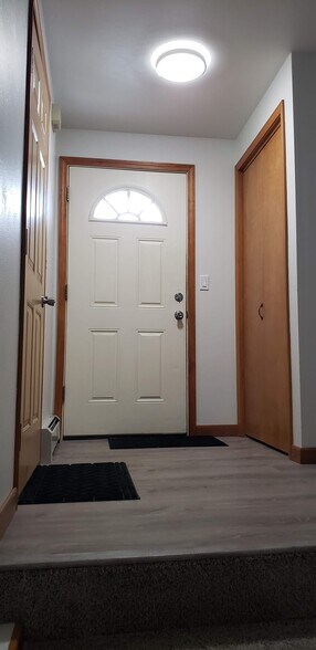 Building Photo - 2342 S Ridge Rd