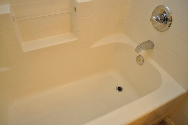 Building Photo - 452 Groft Way