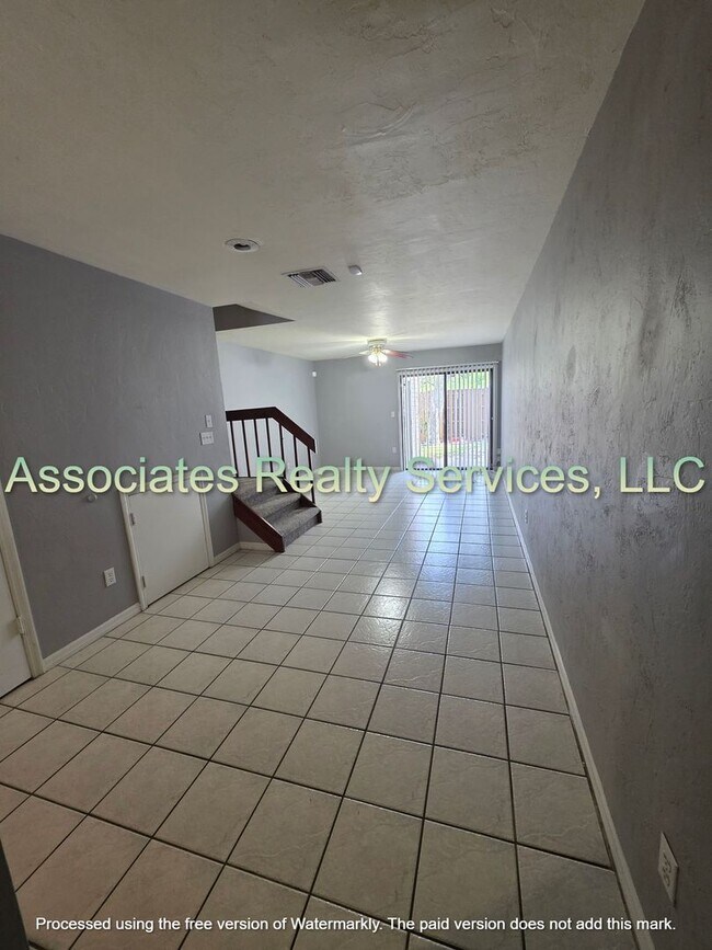 Building Photo - 2 bed/1.5 baths in Shell Rock Villas- 2 We...