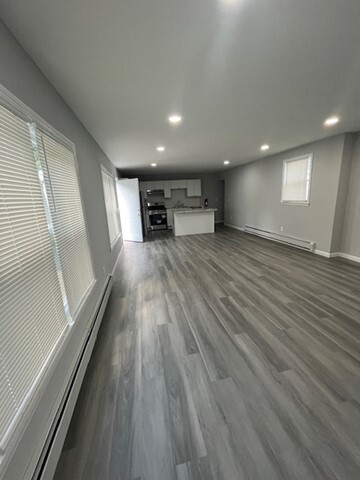 Building Photo - 8 King St