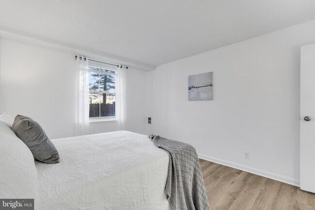 Building Photo - 2030 N Adams St