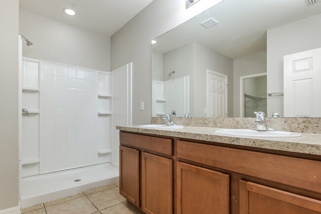 Building Photo - 25 SW 19th Terrace