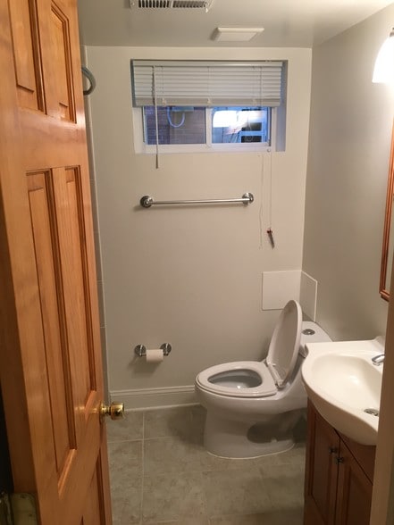 Bath - 1210 Delafield Pl NW