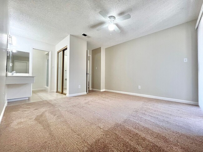 Building Photo - 6500 Harmon Dr