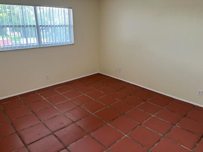 Building Photo - 7911 N Colony Cir