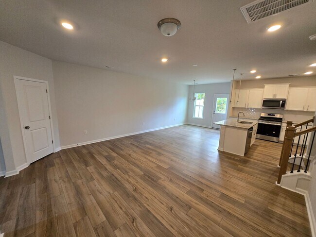 Building Photo - Charming 3 Bedroom Home Located in Raleigh