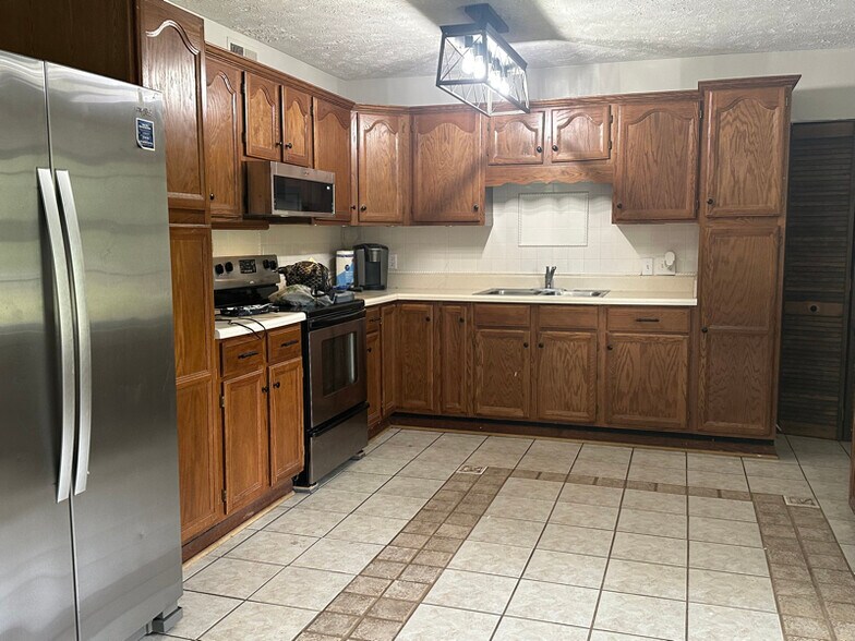 Building Photo - 3301 Rhodhiss Ct