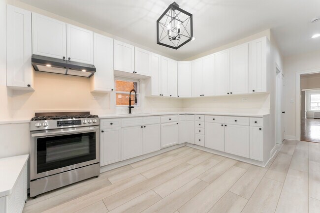 Building Photo - 1027 N Harlem Ave