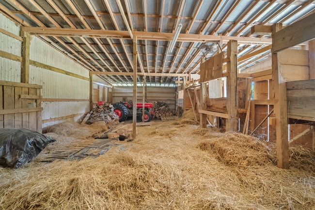 Building Photo - 8631 Mascot Rd