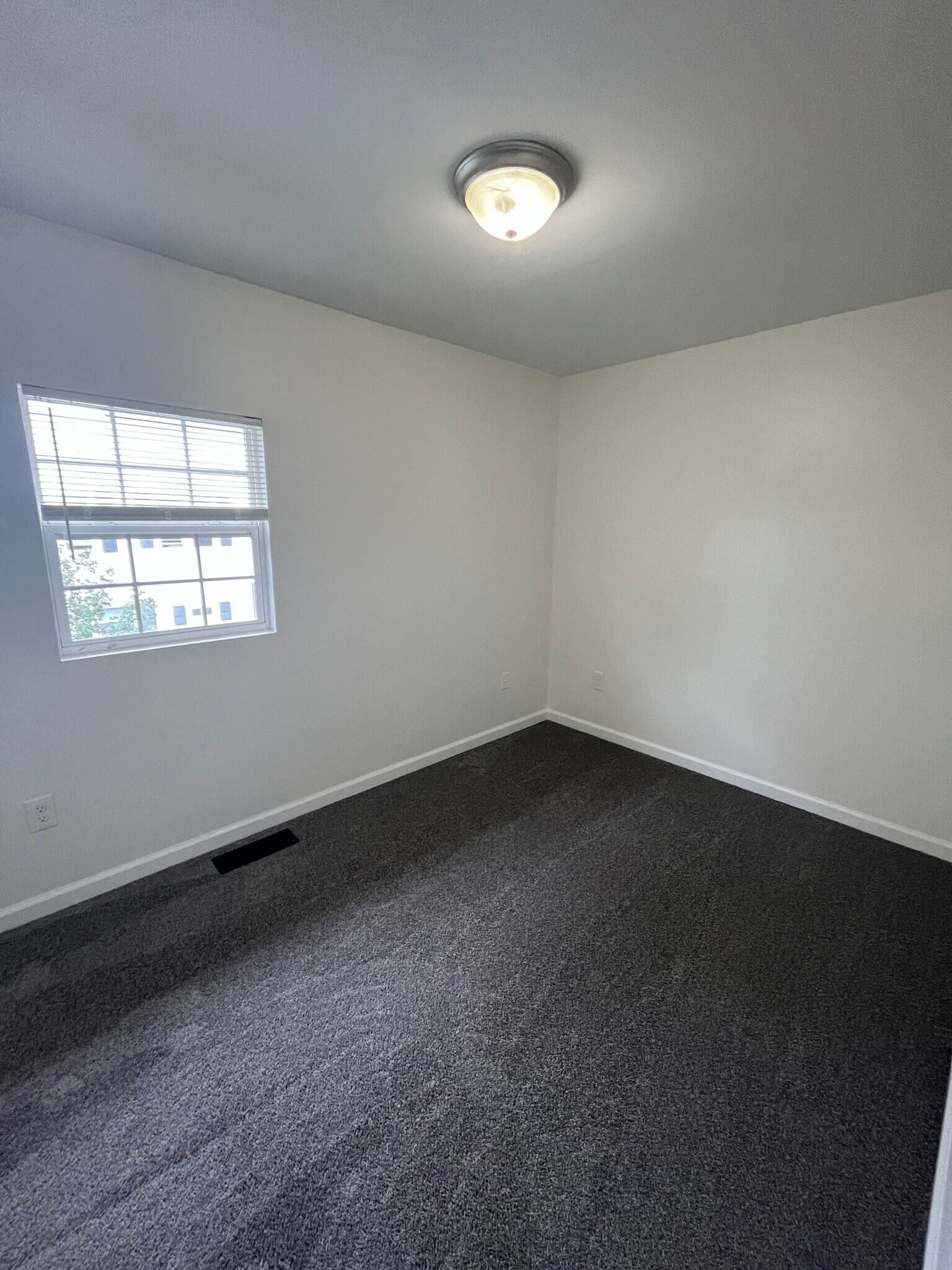 Building Photo - 360 E Hinman Ave