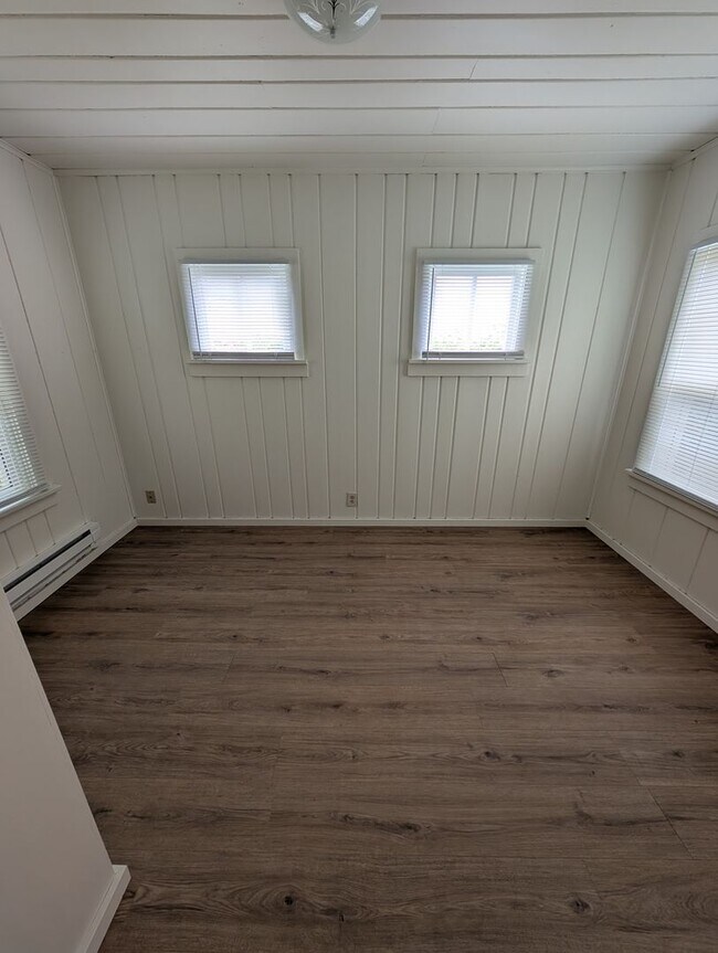 Building Photo - Manette View Apartment For Rent! Will Not Last Long! Available Now!