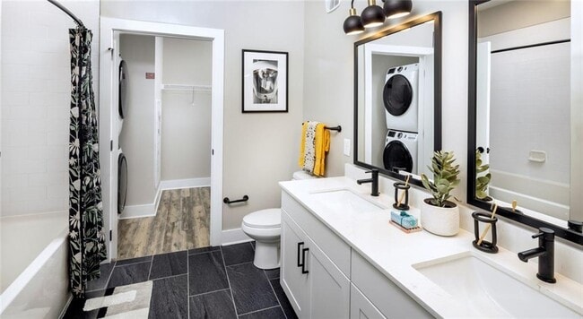 Building Photo - 105 Rogers St NE