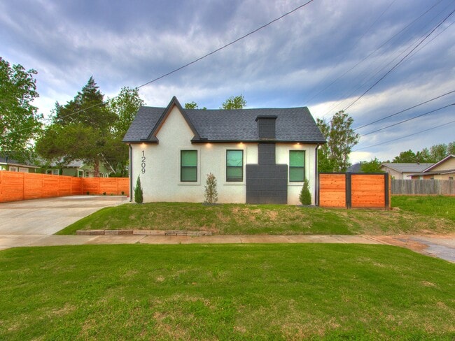 Primary Photo - 1209 N Indiana Ave
