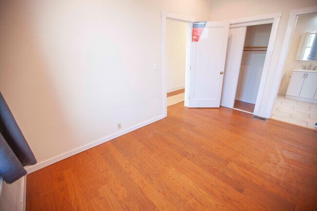 Building Photo - Charming Oceanveiw Renovated Single-Family...