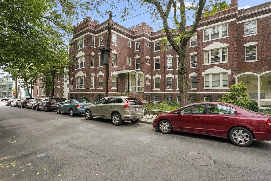 Building Photo - 2 Arlington St