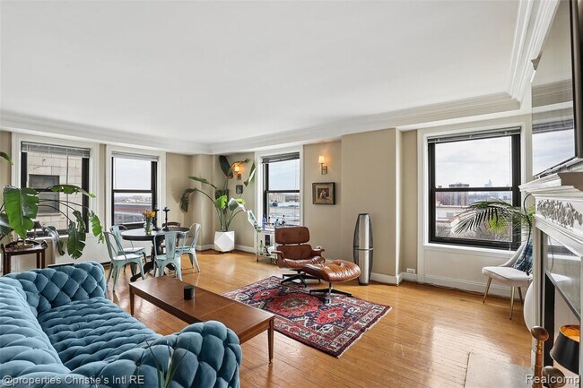 Building Photo - 15 E Kirby St