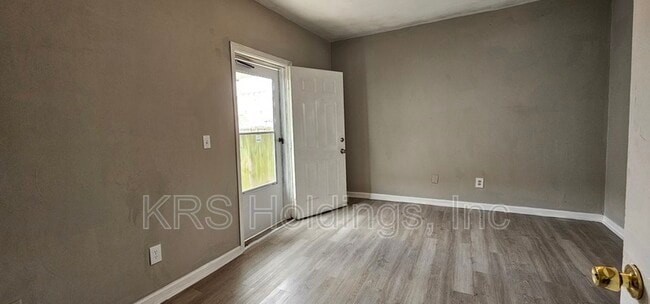 Building Photo - 827 Marshall Ave