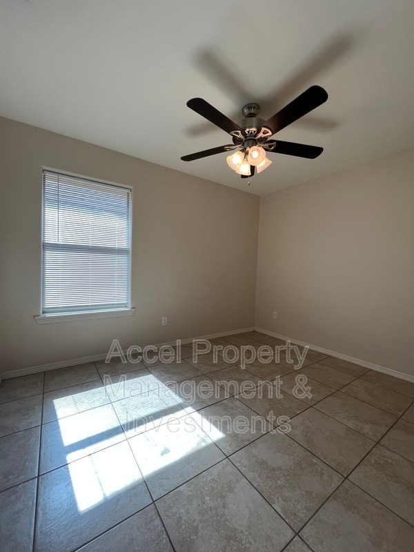 Building Photo - 415 W Pirul St