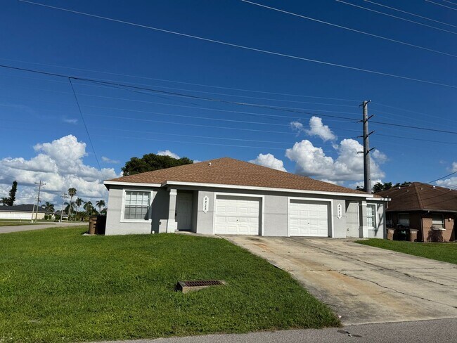 Building Photo - Experience this Cape Coral 3 bedroom 2 bath corner duplex with 1 car garage and screened in lanai.