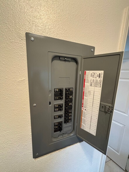 Building Photo - 224 Duke Dr