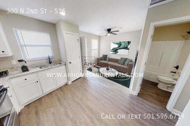 Building Photo - 300 N 2nd St