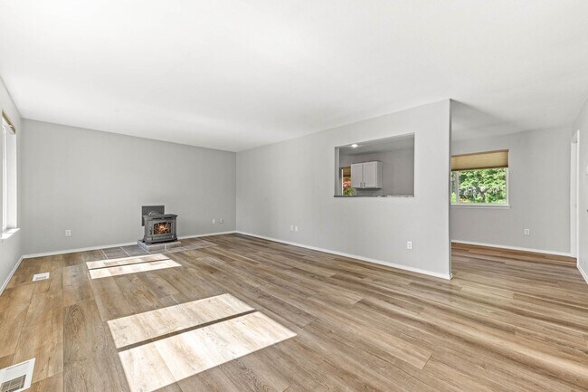 Building Photo - Rare Olympia Rental on Over 2 Acres of Flat, Usable Land!