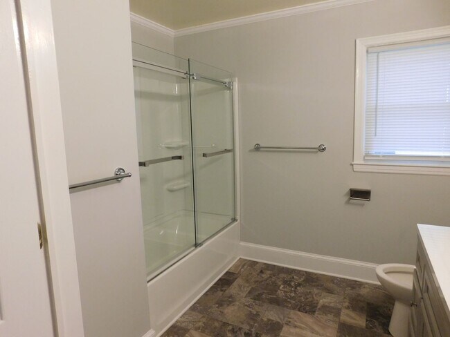 Building Photo - 418 Church Rd